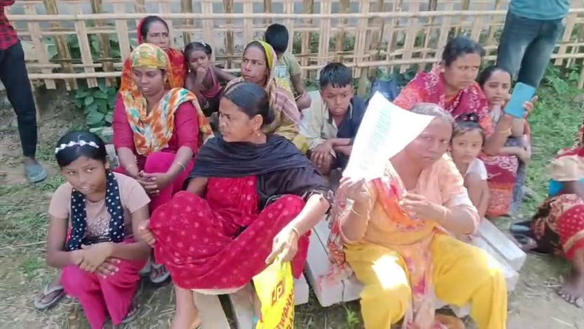 খাস জমিতে ঘর তুলতে গিয়ে দক্ষিণ জয়প