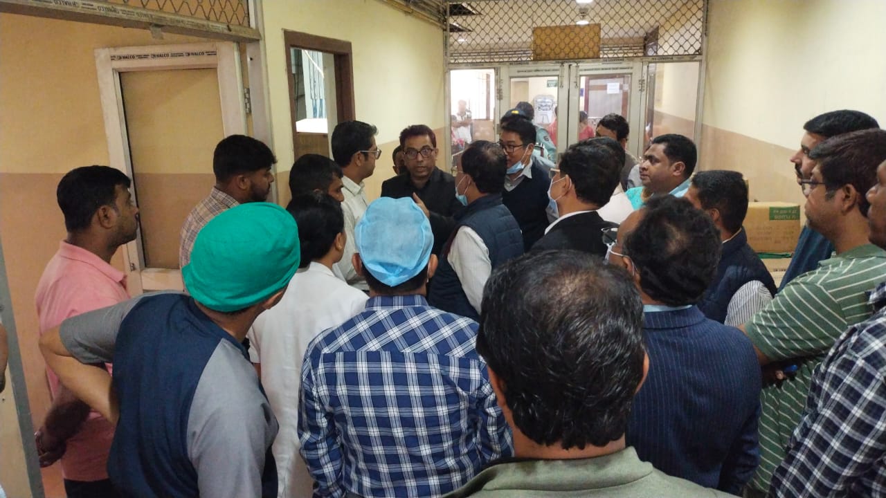 জিবি'র ওটি এবং ট্রমা সেন্টার ঘুরে দে