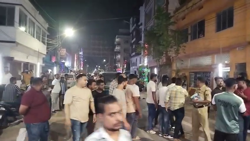 রাজধানীর দশমী ঘাটে প্রতিমা নিরঞ্জনে 