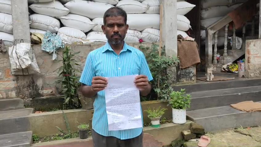 স্টেশন থেকে রহস্যজনকভাবে উধাও,মা-মেয